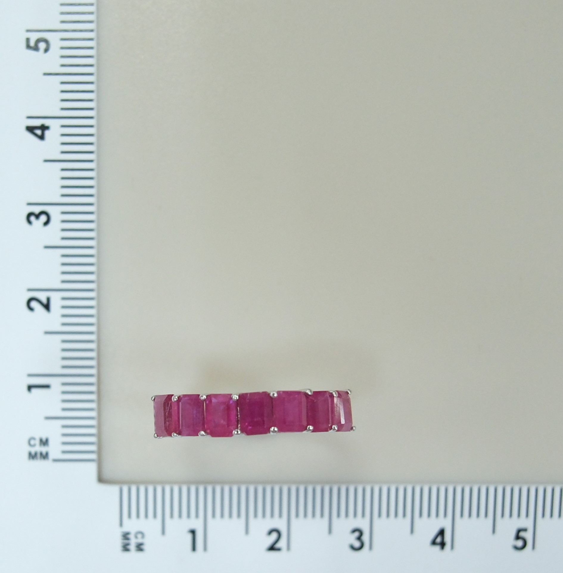 Серебряное кольцо с рубинами